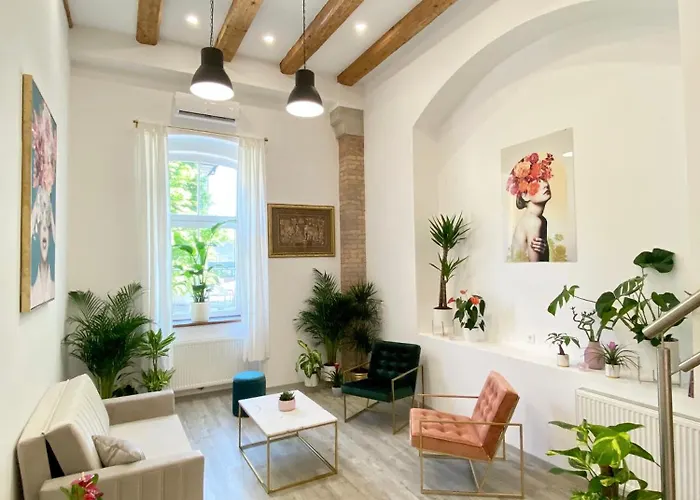 Jungle Loft - Central/free Parking Apartment *